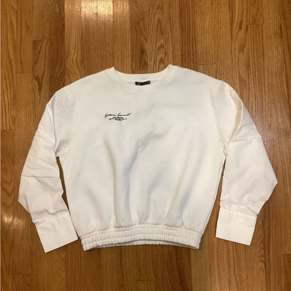 Women’s sleek, fleece sweatshirt pullover with button up shirt, sleeves